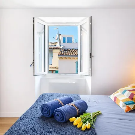 Old - Walking Beaches - Center Apartment